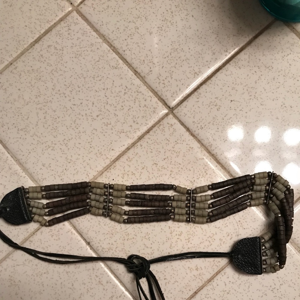 Grey choker